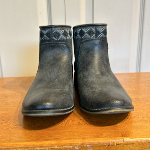 Roxy Sita Embroidered Booties - Picture 2 of 10